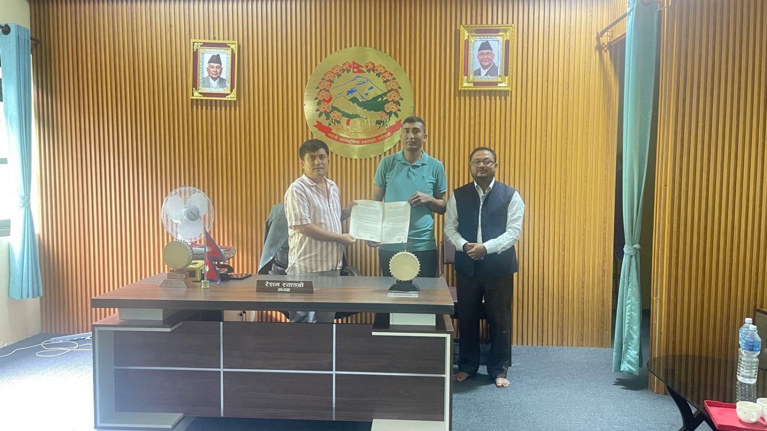 जुगल गाउँपालिका र अपाङ्ग बाल अस्पतालबीच अपाङ्गता व्यवस्थापन कार्यक्रममा सम्झौता ।