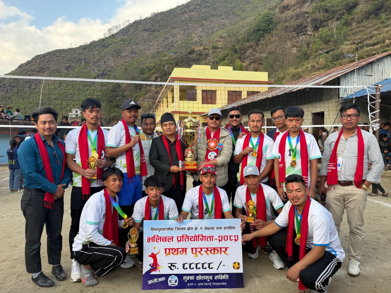 डेलिभरी भ्यान भोटेकोशीमा खस्दा चालक बेपत्ता